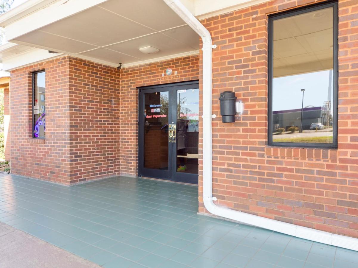 Hotel Budgetel And Suits Montgomery