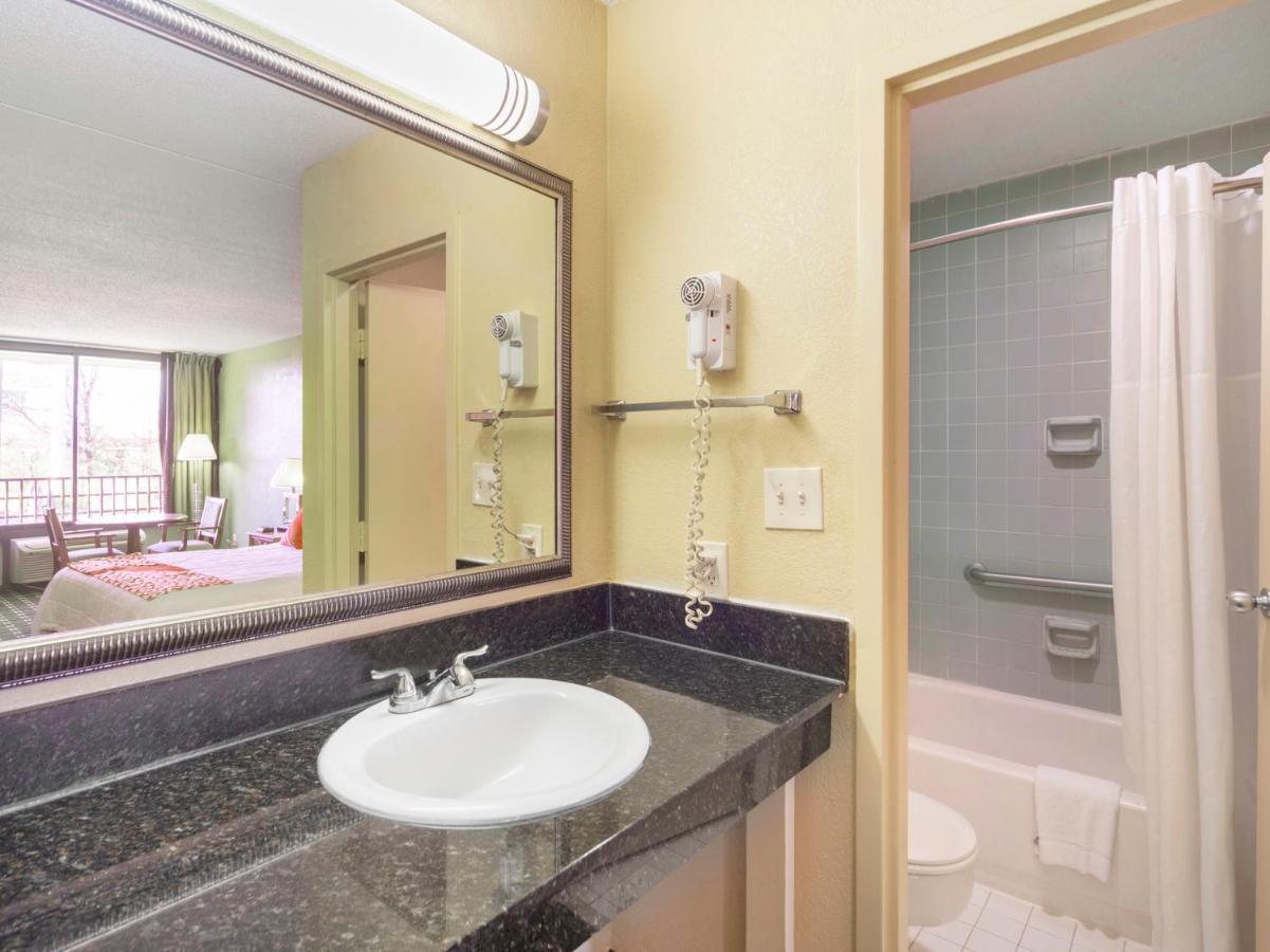 Budgetel And Suits Hotel Montgomery